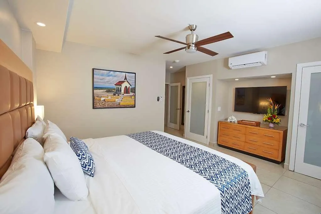 Divi Dutch Village Beach Resort Palm Beach 4*,