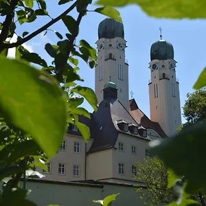 https://gastehaus-klosterhof-schweiklberg.com-bavaria.com