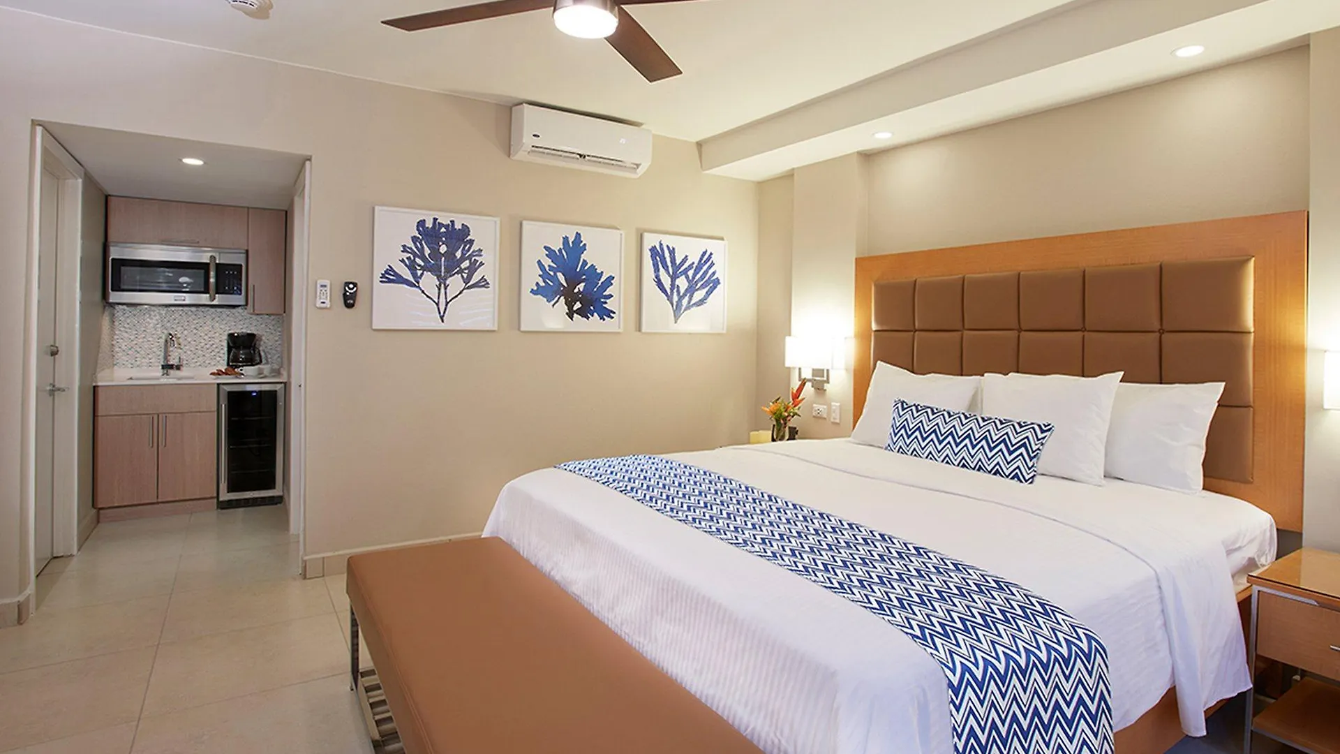 Divi Dutch Village Beach Resort Palm Beach 4*,